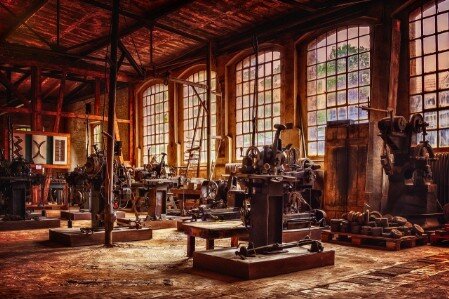 alte Maschinenhalle Auf diesem Foto sehen Sie eine alte Maschinenhalle.